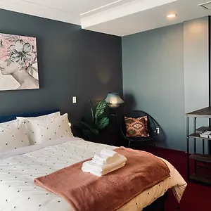 https://300-serene-studio-405-ground-floor-with-ac.halifax-hotels.org